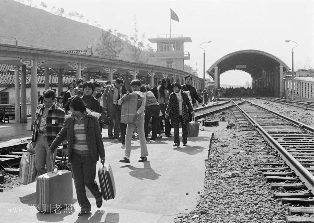 港客步行罗湖桥回乡