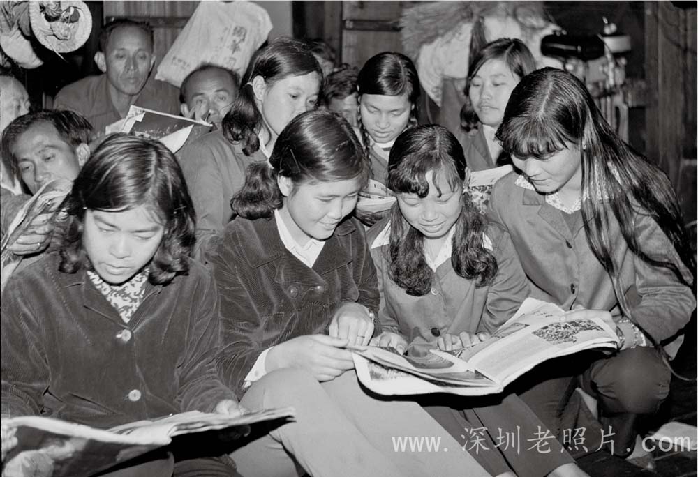 外湾渔民在盐田文化室学习(1978)