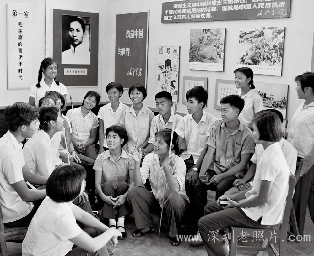 香港学生参观宝安县革命路线斗争教育展览(1971)