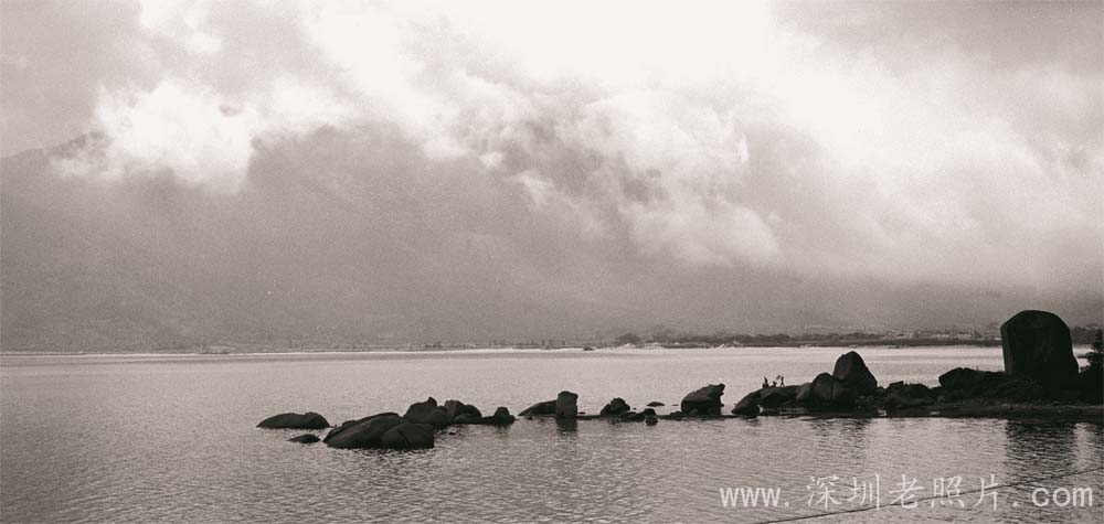 大鹏水头奇石变阵(晴 1974)