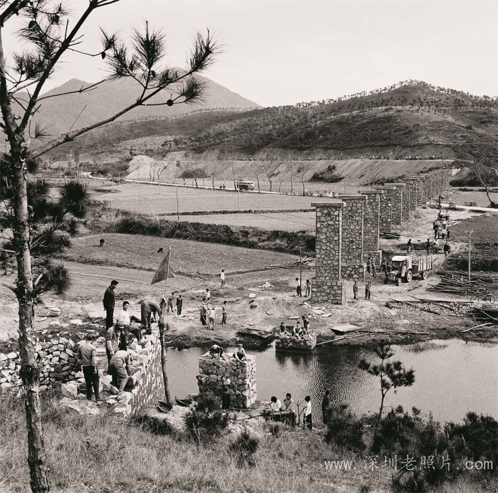 修建环山供水渠道(1970)