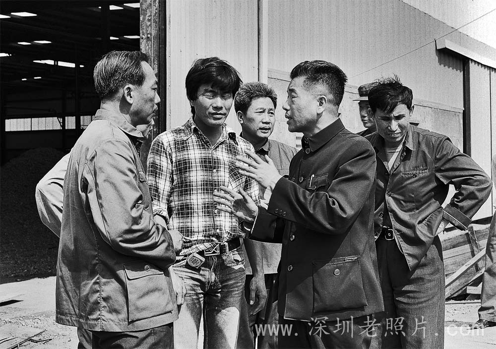 市委书记吴南生视察新南新印染厂，并接待港商代表（1981）