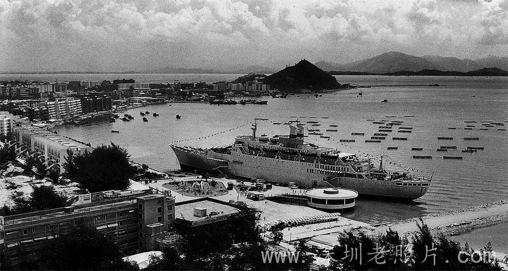 蛇口海上世界是国内第一次采用大型客轮作旅游基地