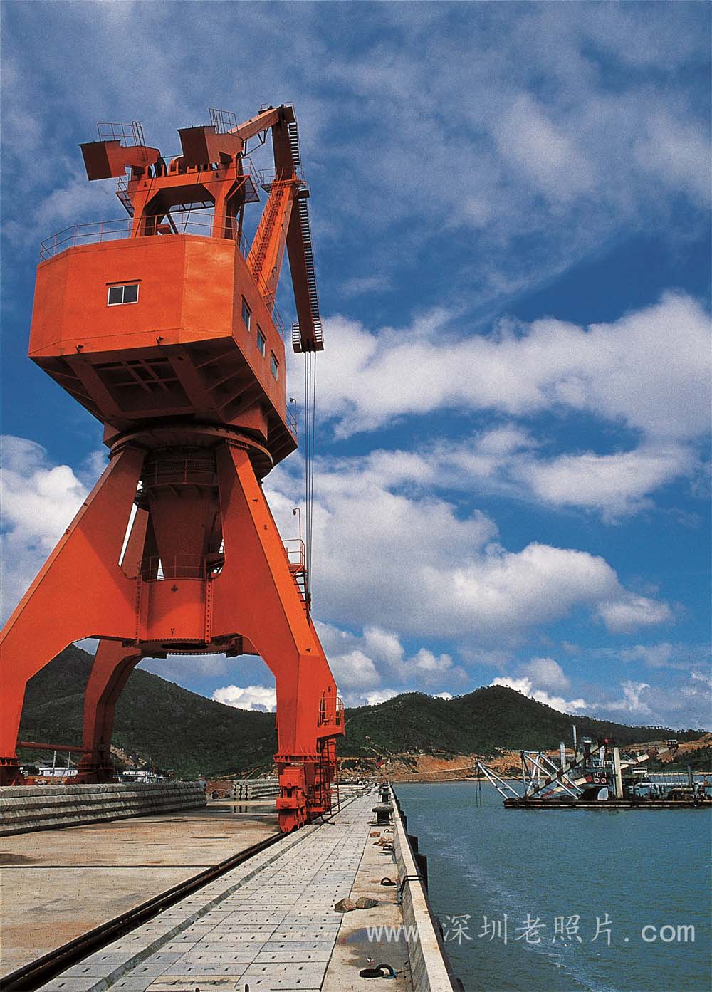 国内第一家由中外企业合股兴建赤湾港