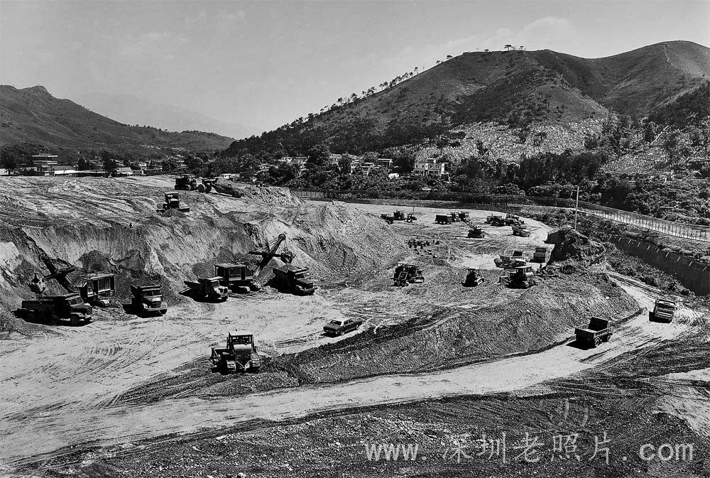 开挖罗湖山南坡（1980）